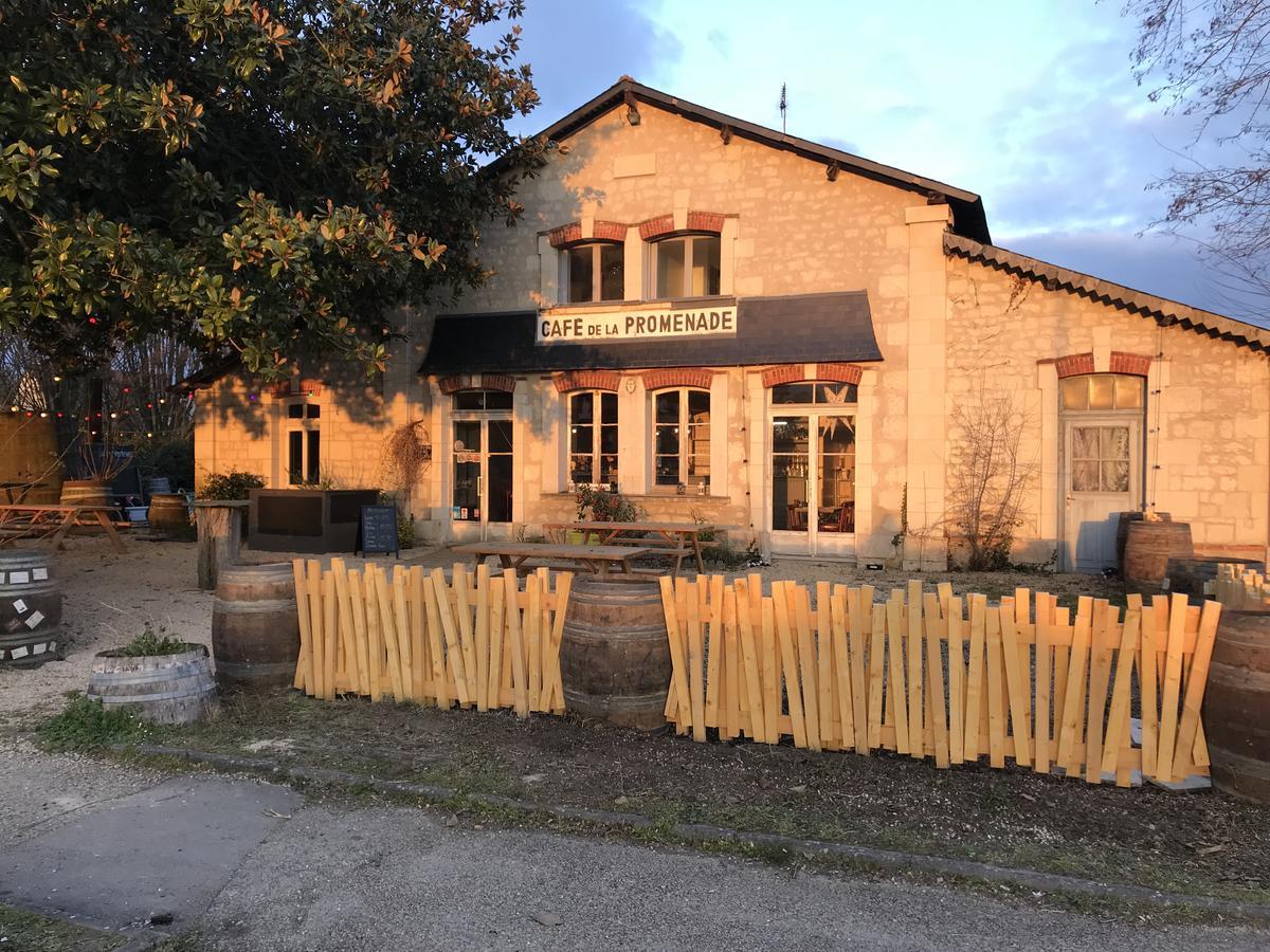 Le Cafe De La Promenade Panzió Bourgueil Kültér fotó
